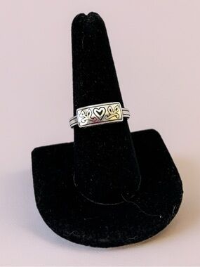 Ganz sterling silver ring featuring an engraved heart and vine design.  Size 9
